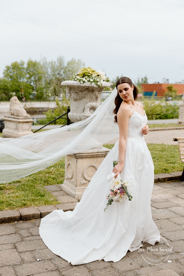 Urban wedding photos. Mariage à l'Espace Canal à Montréal. L'Ambroisie et Espace Canal. Photographe de mariage à Montréal. Espace Canal wedding. Montreal wedding photographer.