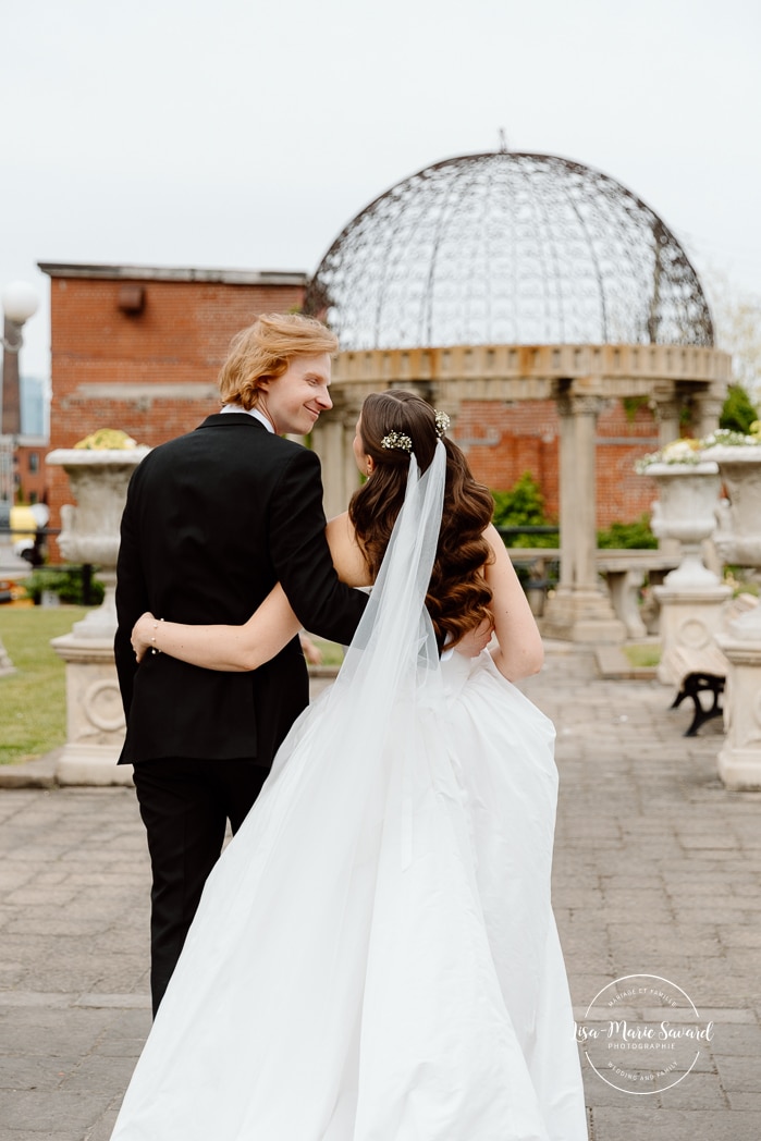 Urban wedding photos. Mariage à l'Espace Canal à Montréal. L'Ambroisie et Espace Canal. Photographe de mariage à Montréal. Espace Canal wedding. Montreal wedding photographer.