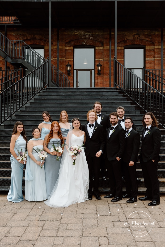Staircase wedding photos. Bridal party photos. Mariage à l'Espace Canal à Montréal. L'Ambroisie et Espace Canal. Photographe de mariage à Montréal. Espace Canal wedding. Montreal wedding photographer.