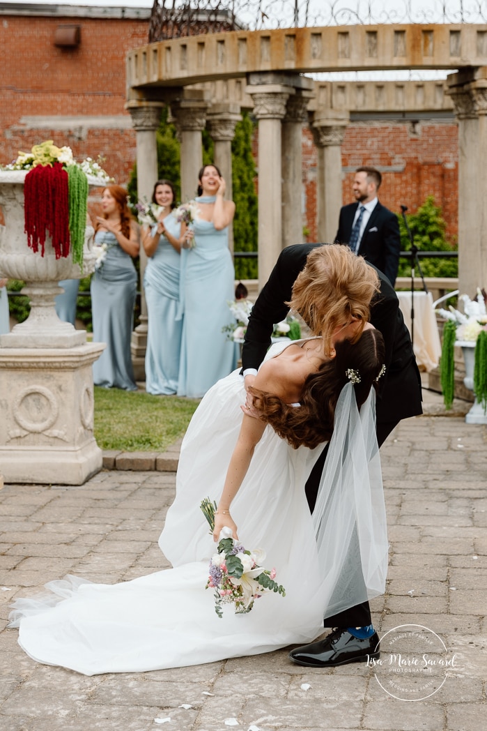 Outdoor industrial wedding ceremony. Mariage à l'Espace Canal à Montréal. L'Ambroisie et Espace Canal. Photographe de mariage à Montréal. Espace Canal wedding. Montreal wedding photographer.