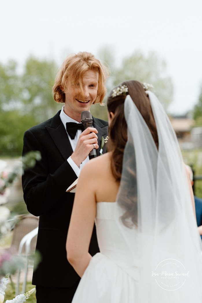 Outdoor industrial wedding ceremony. Mariage à l'Espace Canal à Montréal. L'Ambroisie et Espace Canal. Photographe de mariage à Montréal. Espace Canal wedding. Montreal wedding photographer.