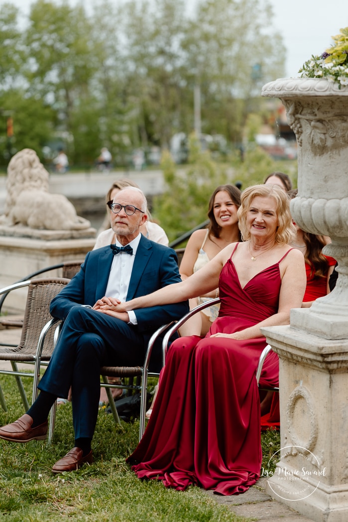 Outdoor industrial wedding ceremony. Mariage à l'Espace Canal à Montréal. L'Ambroisie et Espace Canal. Photographe de mariage à Montréal. Espace Canal wedding. Montreal wedding photographer.