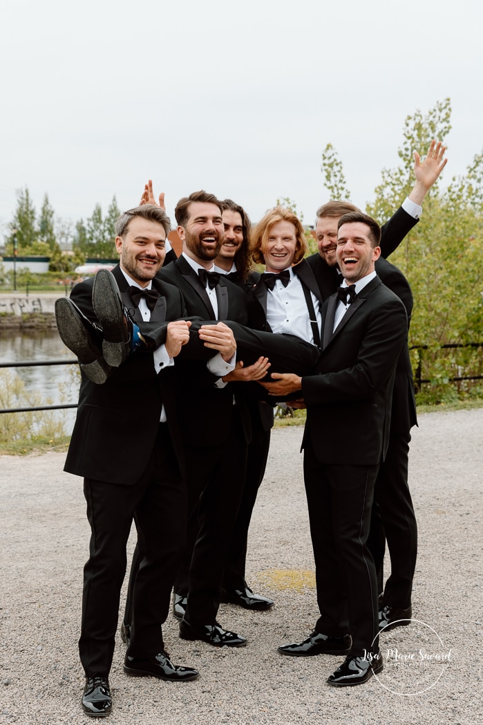 Groom flat lay. Groom getting ready with groomsmen at reception venue. Mariage à l'Espace Canal à Montréal. L'Ambroisie et Espace Canal. Photographe de mariage à Montréal. Espace Canal wedding. Montreal wedding photographer.
