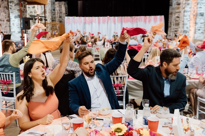 Wedding reception inside old mill. Photographe de mariage au Saguenay. Photographe Saguenay-Lac-Saint-Jean. Mariage Pulperie de Chicoutimi. Bâtiment 1912. Saguenay wedding photographer.