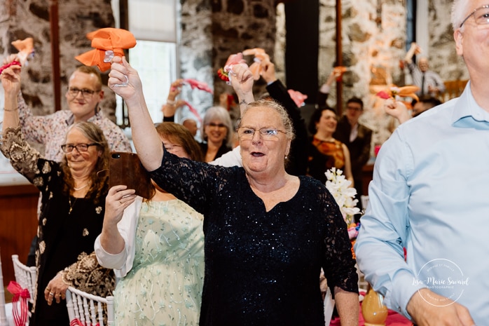 Wedding reception inside old mill. Photographe de mariage au Saguenay. Photographe Saguenay-Lac-Saint-Jean. Mariage Pulperie de Chicoutimi. Bâtiment 1912. Saguenay wedding photographer.