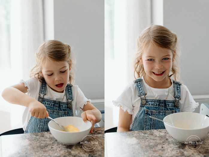 Baking family photos. Cooking family photos. Cuisiner en famille. Séance photo lifestyle à Montréal. Montreal lifestyle family session. Photographe famille Montréal. Montreal family photographer.