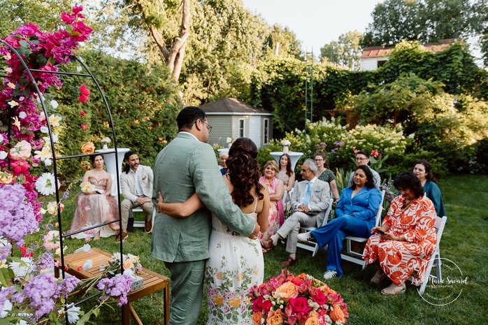 Intimate backyard wedding photos. Micro wedding photos. Mariage à Notre-Dame-de-Grâce. Mariage intime à Montréal. Photographe mariage Montréal. NDG backyard wedding. Montreal intime wedding. Montreal wedding photographer.
