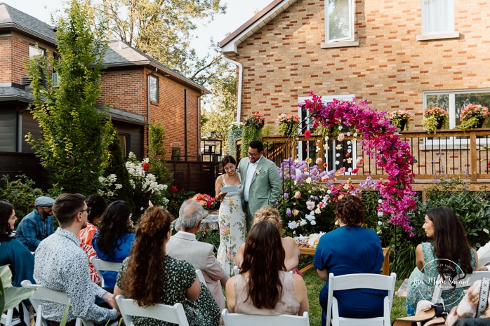 Intimate backyard wedding photos. Micro wedding photos. Mariage à Notre-Dame-de-Grâce. Mariage intime à Montréal. Photographe mariage Montréal. NDG backyard wedding. Montreal intime wedding. Montreal wedding photographer.