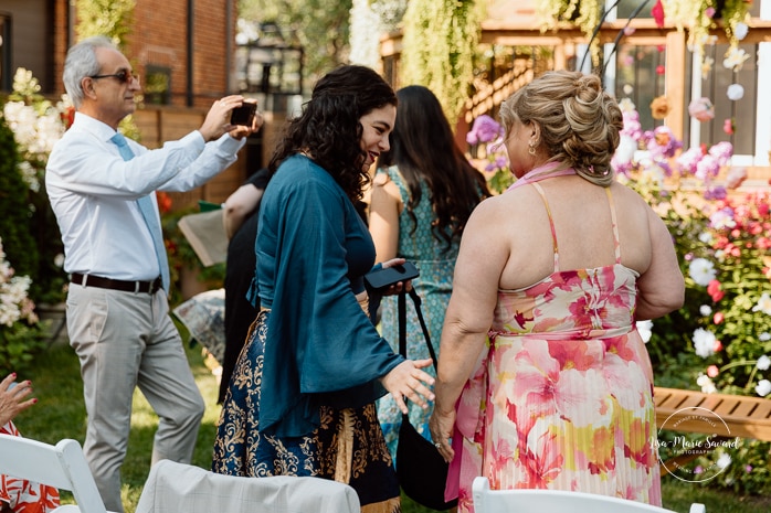 Intimate backyard wedding photos. Micro wedding photos. Mariage à Notre-Dame-de-Grâce. Mariage intime à Montréal. Photographe mariage Montréal. NDG backyard wedding. Montreal intime wedding. Montreal wedding photographer.