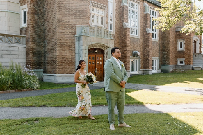 University campus wedding photos. Urban wedding photos. Campus Loyola Concordia. Mariage à Notre-Dame-de-Grâce. Mariage intime à Montréal. Photographe mariage Montréal. NDG backyard wedding. Montreal intime wedding. Montreal wedding photographer.