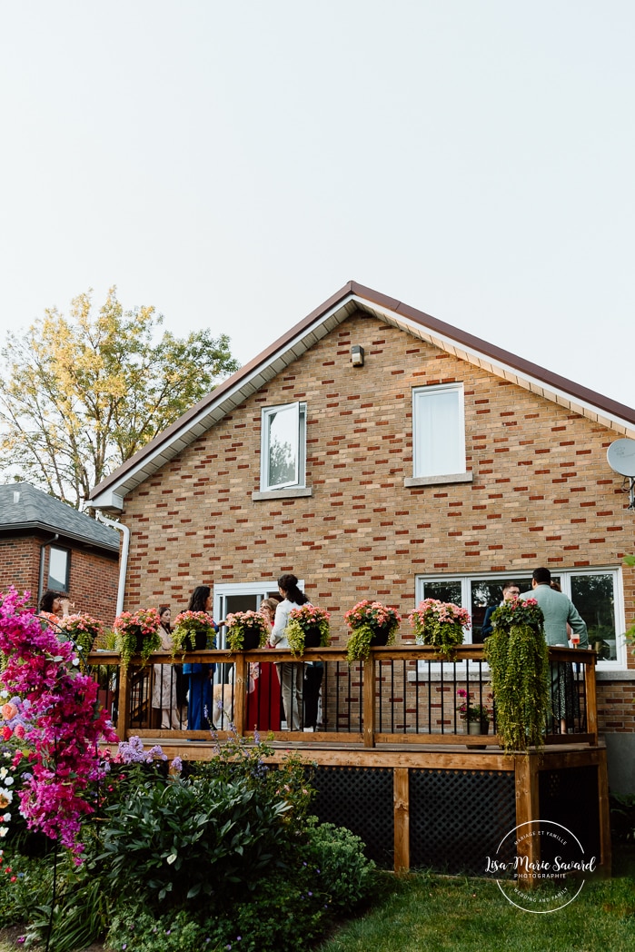 Intimate backyard wedding photos. Micro wedding photos. Mariage à Notre-Dame-de-Grâce. Mariage intime à Montréal. Photographe mariage Montréal. NDG backyard wedding. Montreal intime wedding. Montreal wedding photographer.