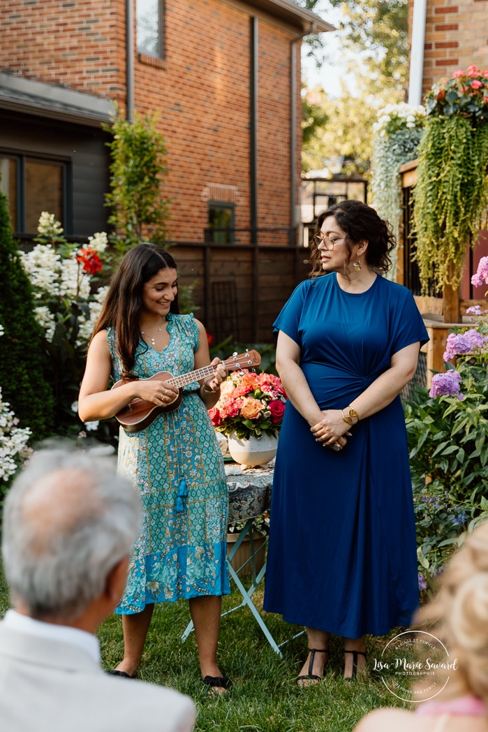 Intimate backyard wedding photos. Micro wedding photos. Mariage à Notre-Dame-de-Grâce. Mariage intime à Montréal. Photographe mariage Montréal. NDG backyard wedding. Montreal intime wedding. Montreal wedding photographer.