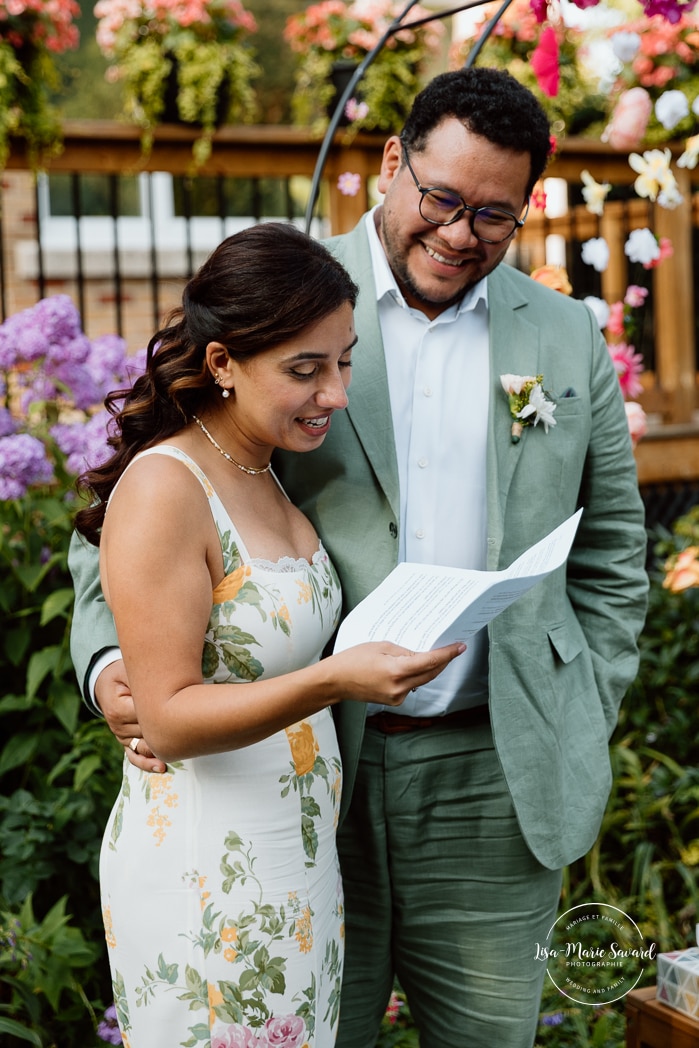 Intimate backyard wedding photos. Micro wedding photos. Mariage à Notre-Dame-de-Grâce. Mariage intime à Montréal. Photographe mariage Montréal. NDG backyard wedding. Montreal intime wedding. Montreal wedding photographer.