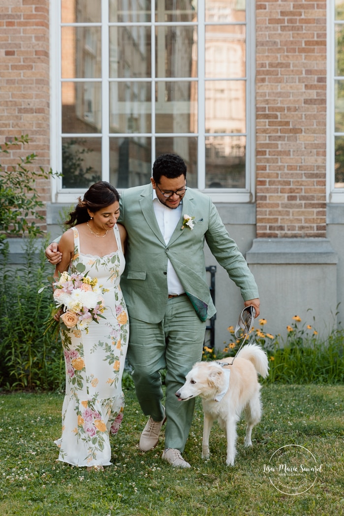 Dog wedding photos. Intimate wedding with dog. Campus Loyola Concordia. Mariage à Notre-Dame-de-Grâce. Mariage intime à Montréal. Photographe mariage Montréal. NDG backyard wedding. Montreal intime wedding. Montreal wedding photographer.